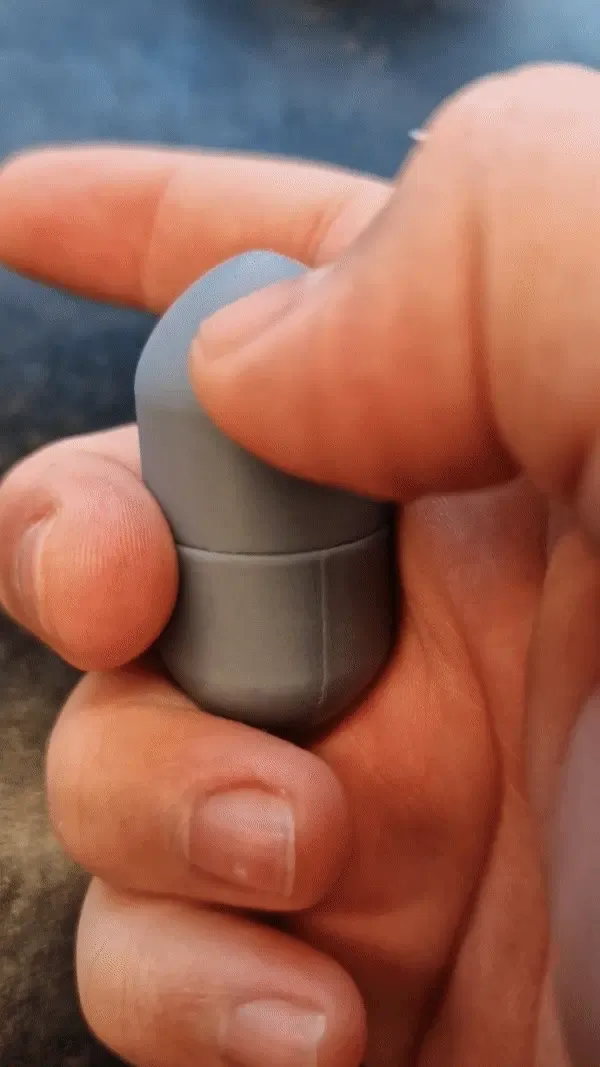 Magnetic Pill - Fidget toy, photo 2 of 4 - Magnetic Pill - Fidget toy Fidget & Sensory Toys
