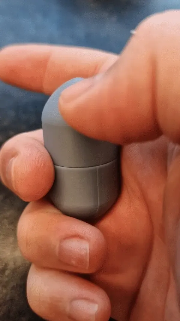 Magnetic Pill - Fidget toy, photo 3 of 4 - Magnetic Pill - Fidget toy Fidget & Sensory Toys