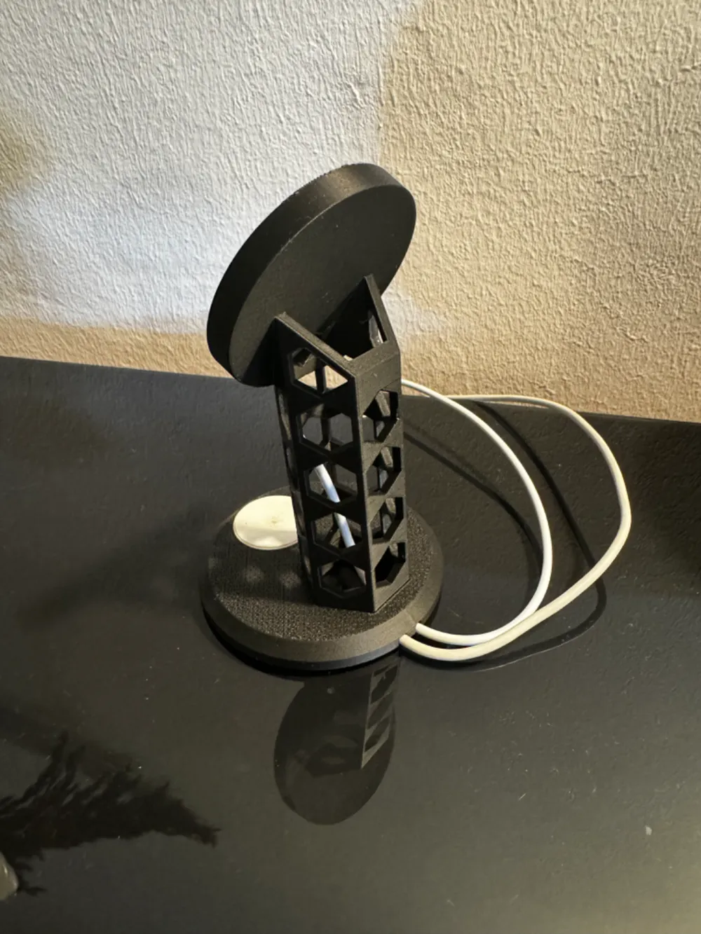 Magsafe iPhone charger stand + Apple Watch charger, photo 3 of 4 - Magsafe iPhone charger stand + Apple Watch charger Tools