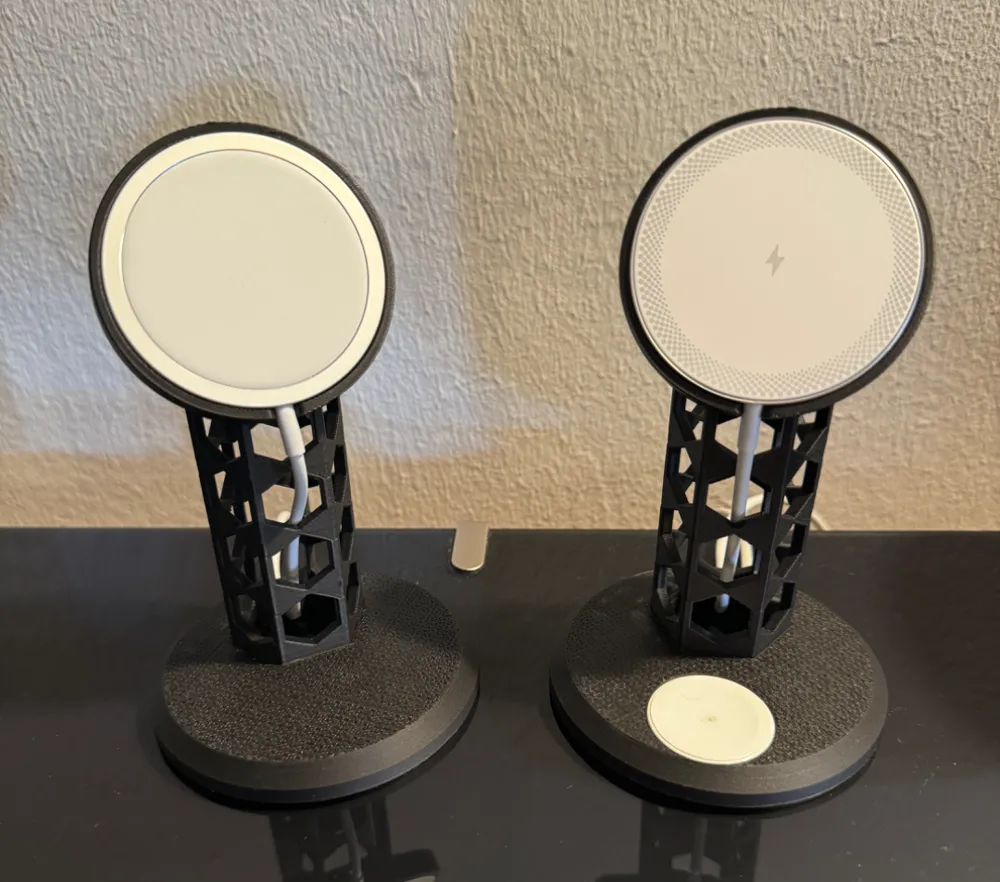 Magsafe iPhone charger stand + Apple Watch charger - Gadgets, in stock in India