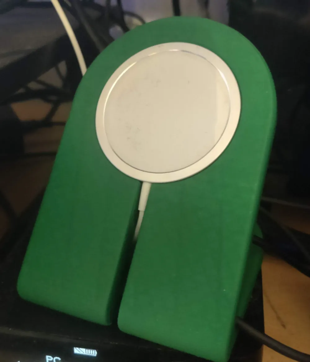 MagSafe Iphone holder - Electronics, in stock in India