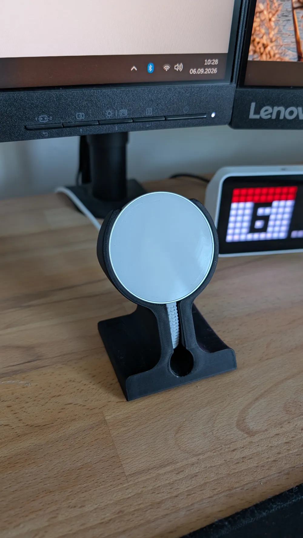 Magsafe Phone Charger Stand, photo 2 of 4 - Magsafe Phone Charger Stand Household