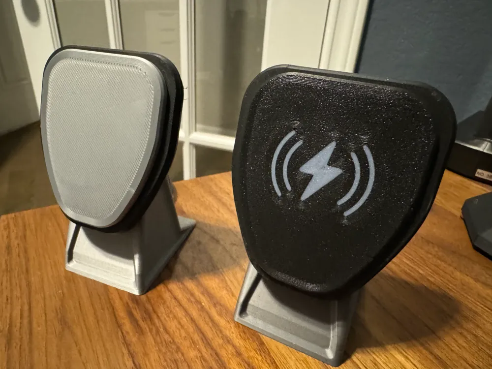 Magsafe stand (Cyber iCharger), photo 3 of 4 - Magsafe stand (Cyber iCharger) Mobile & Device Accessories