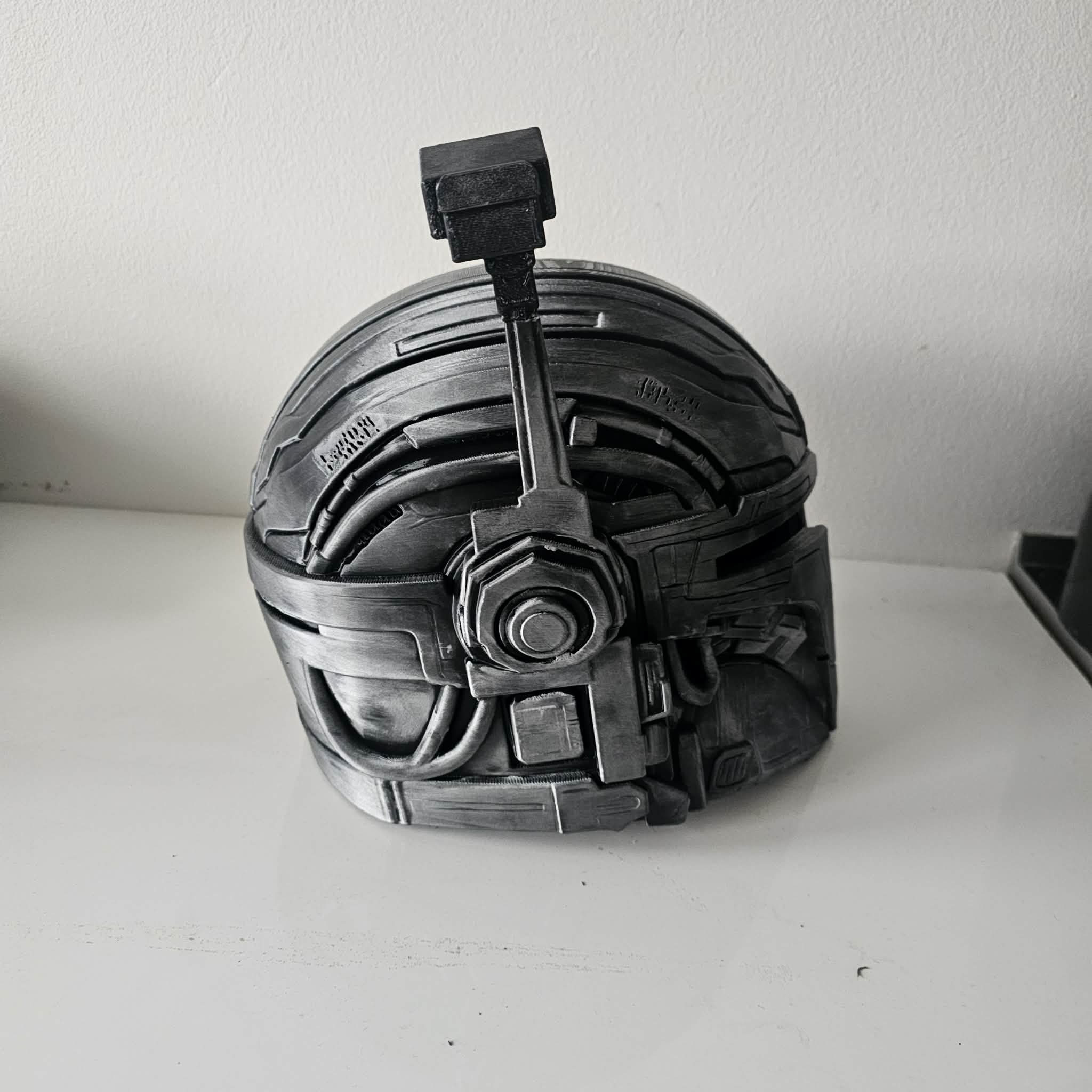 Mandalorian style helmet (cyber punk style), photo 4 of 4 - Mandalorian style helmet (cyber punk style) Props & Cosplay
