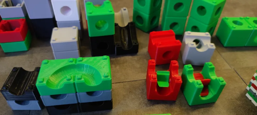 V2.0 - a brick based marbel run fun, photo 3 of 4 - V2.0 - a brick based marbel run fun Toys, Games & Hobbies