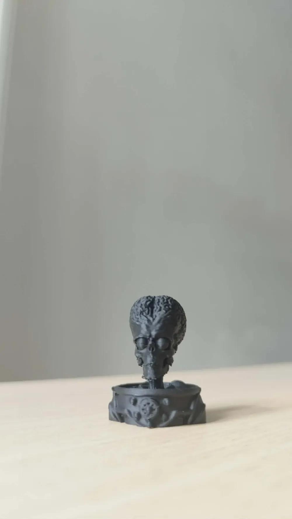 Mars Attacks! Martian Bust | Retro Sci-Fi Fan Art, photo 3 of 4 - Mars Attacks! Martian Bust | Retro Sci-Fi Fan Art Toys & Games