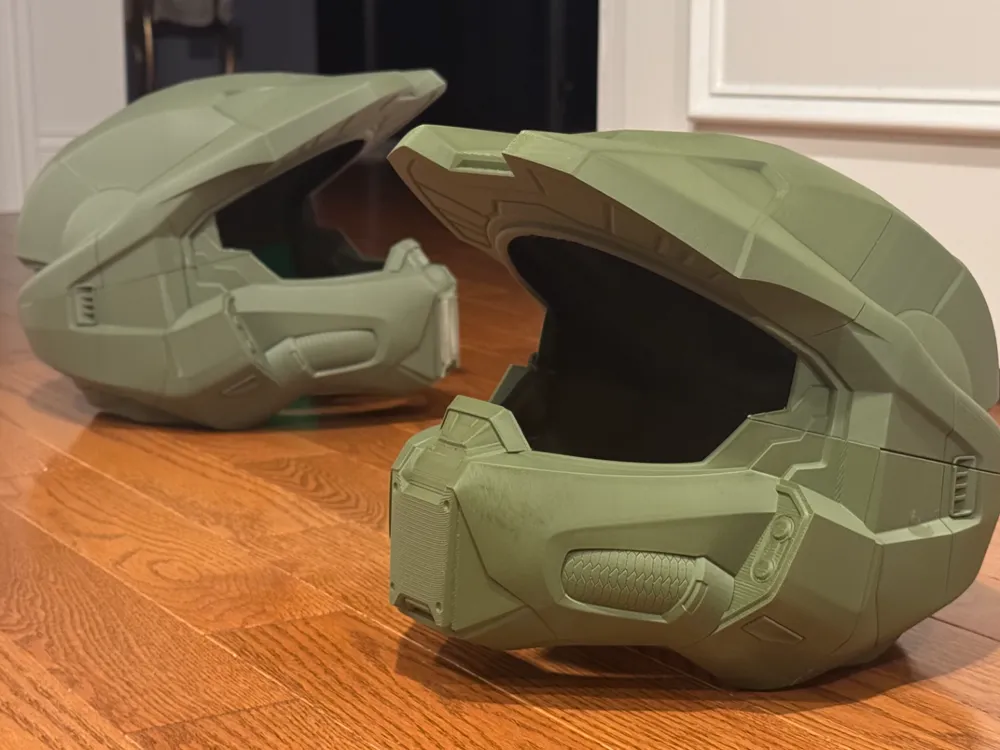 Master Chief Helmet (Halo Infinite), photo 3 of 4 - Master Chief Helmet (Halo Infinite) Props & Cosplay