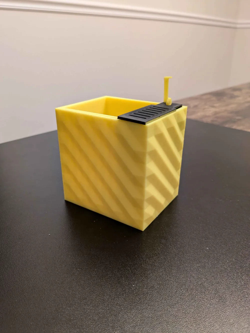 Mini Self watering Pot (Geometric design), photo 2 of 4 - Mini Self watering Pot (Geometric design) Household