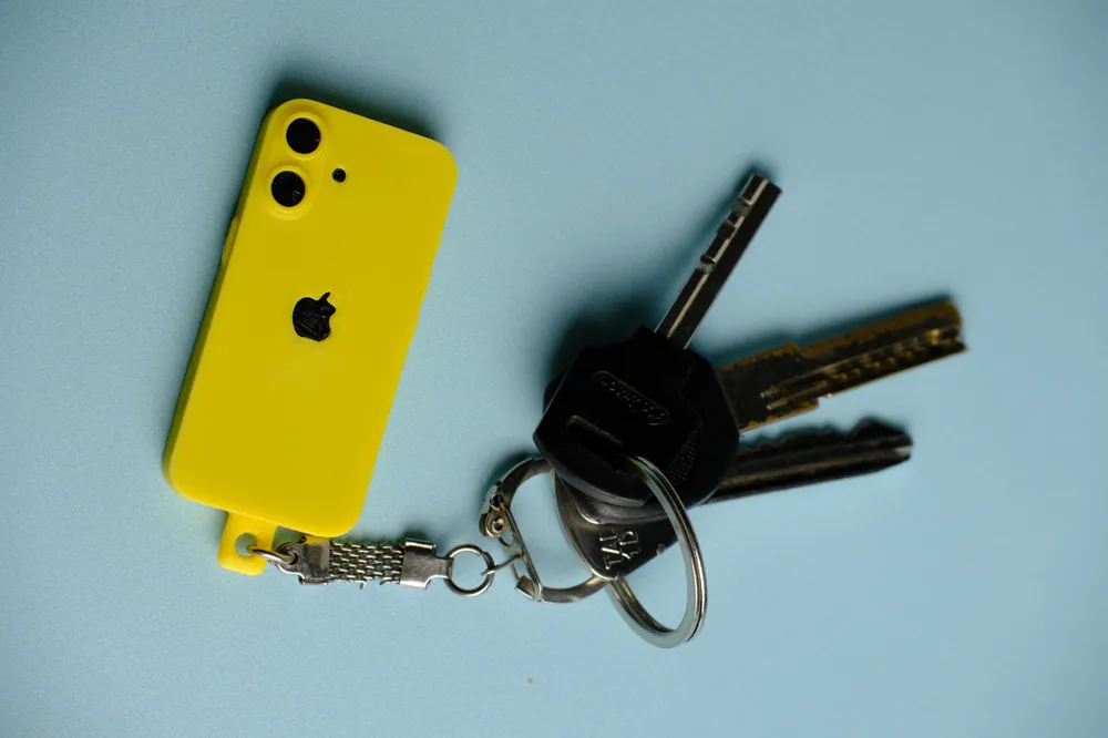 Miniature iPhone 16. Keychain for keys, photo 2 of 4 - Miniature iPhone 16. Keychain for keys Tools