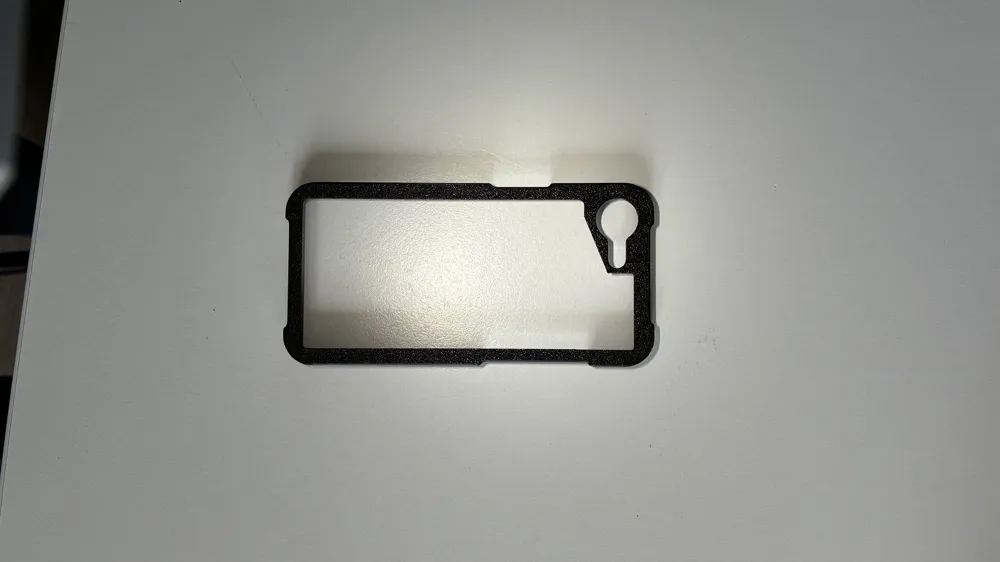 Minimalistic Iphone 16e 17e Case, photo 2 of 4 - Minimalistic Iphone 16e 17e Case Hobby & DIY