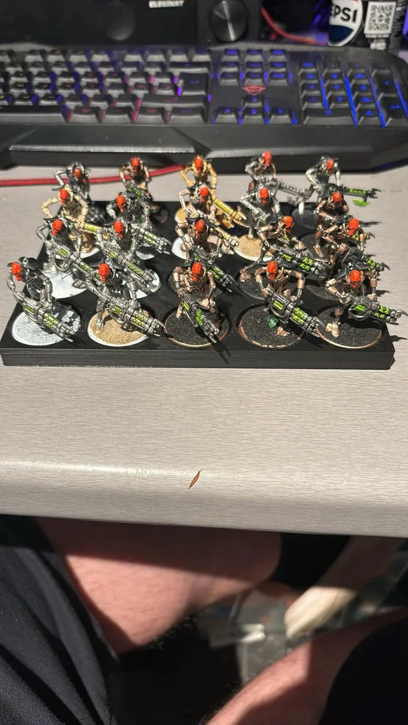 Model Movement tray 20pcs Warhammer 40k(32mm_), photo 2 of 4 - Model Movement tray 20pcs Warhammer 40k(32mm_) Miniatures