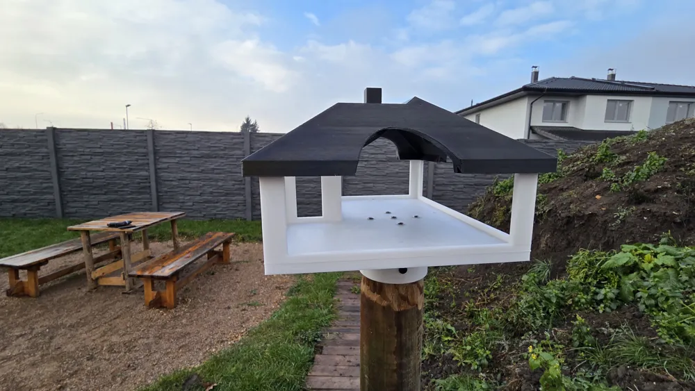 Modern bird food house, photo 4 of 4 - Modern bird food house Pets
