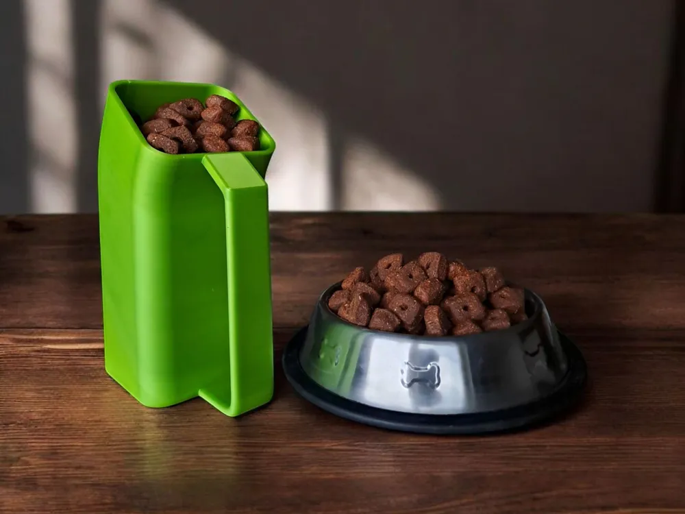 Modern Curved Pet Food Scoop