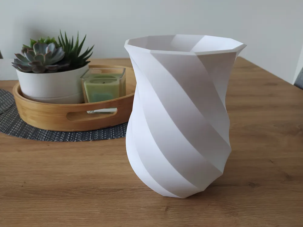 modern spiral vase, photo 3 of 4 - modern spiral vase Generative Art