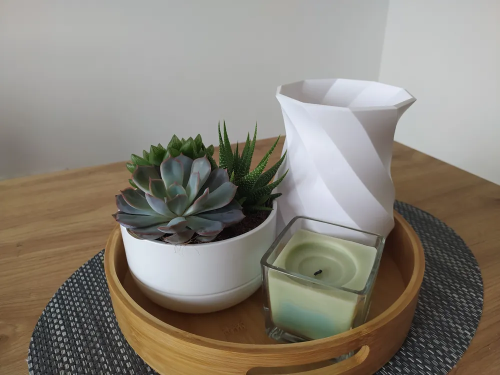 modern spiral vase, photo 4 of 4 - modern spiral vase Generative Art