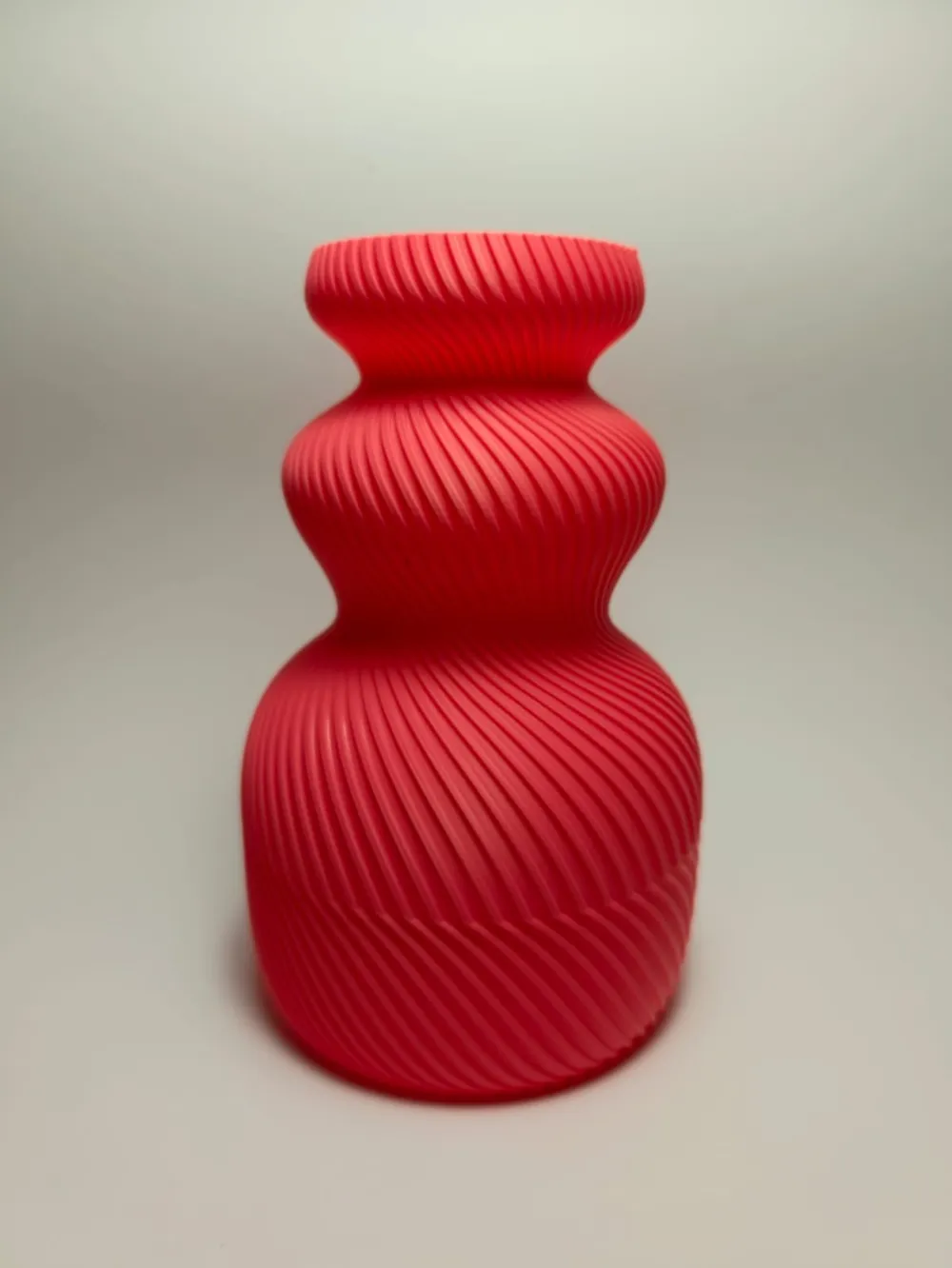 MODERN SPIRAL VASE, photo 2 of 4 - MODERN SPIRAL VASE Household