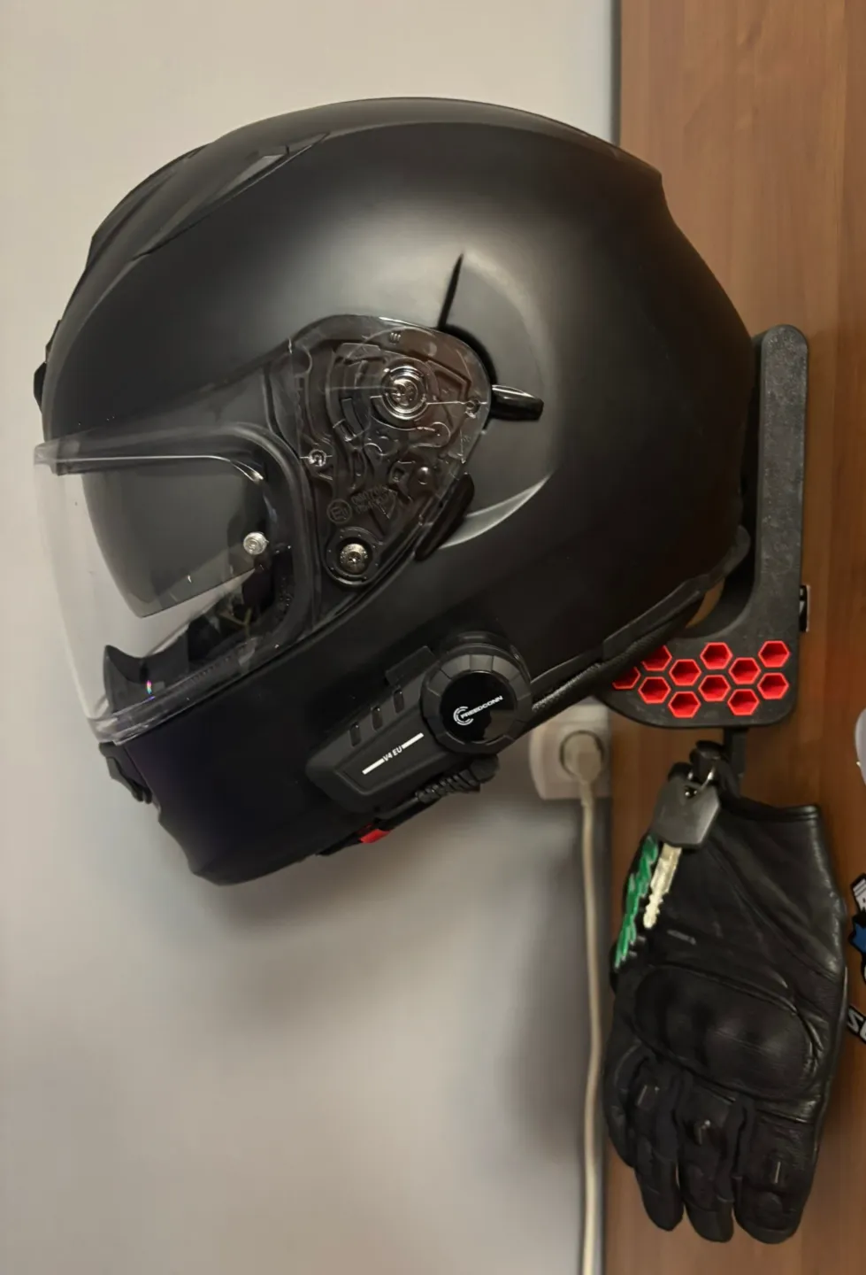 MOTORCYCLE HELMET HOLDER, photo 2 of 4 - MOTORCYCLE HELMET HOLDER Tools