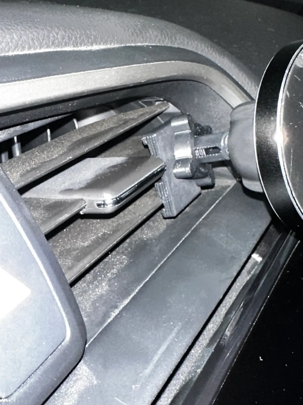 Multiple length ventilation clip Car phone holder, photo 2 of 4 - Multiple length ventilation clip Car phone holder Mobile & Device Accessories