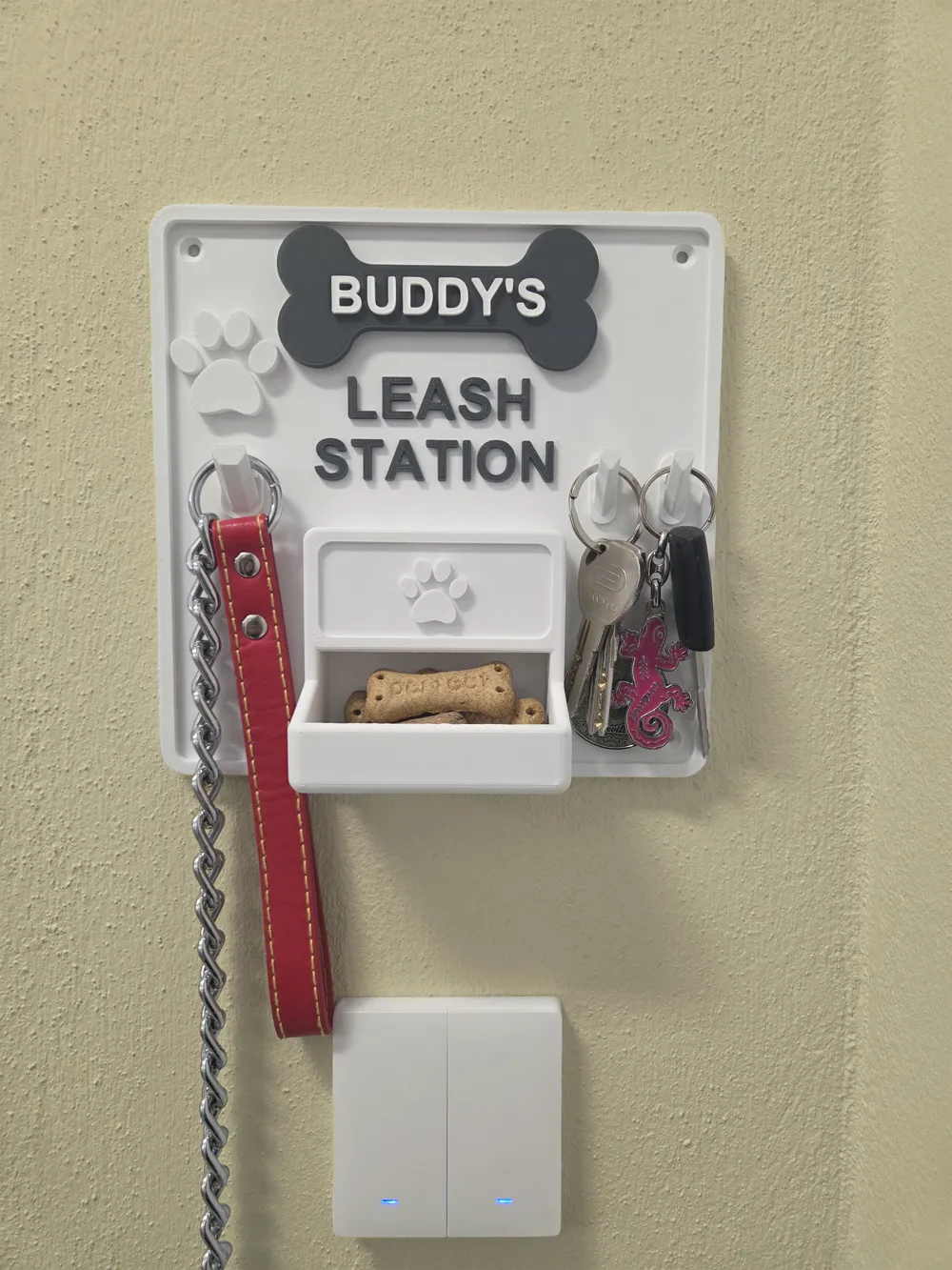 Personalized Dog LeashStation key/Treat/Bag Holder, photo 4 of 4 - Personalized Dog LeashStation key/Treat/Bag Holder Household