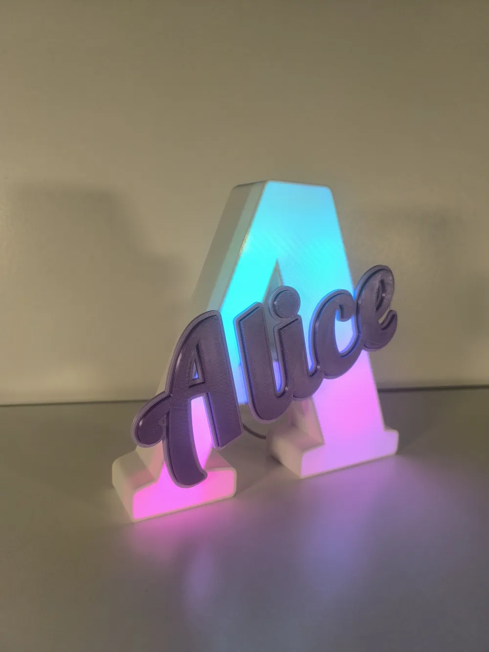 Personalized LED Letter Lightbox with Custom Name, photo 3 of 4 - Light Boxes & Shadow Lamps, luz