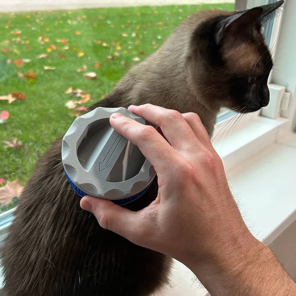 Pet Brush with Fur Removal System, photo 3 of 4 - Pet Brush with Fur Removal System Pets