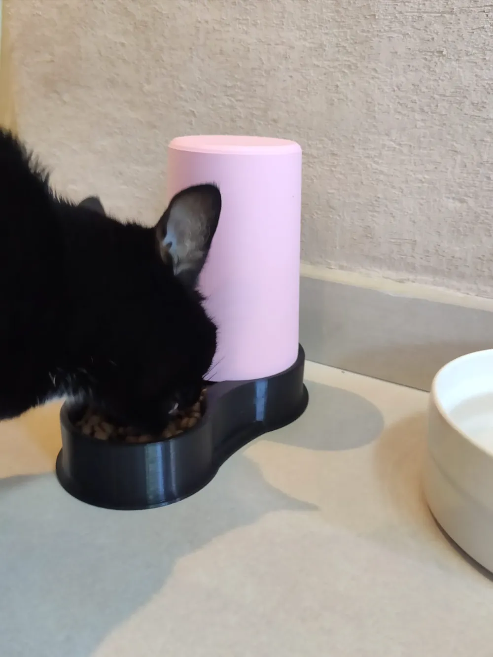 Pet feeder / Cat food dispenser, photo 3 of 4 - Cat Bowls & Feeders, easy