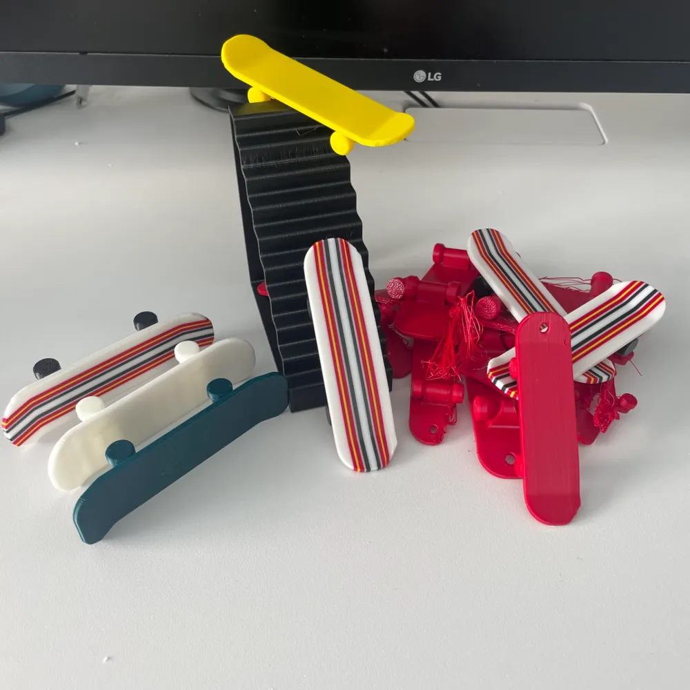 Fingerskateboard (Two Sizes + Muilticolor + Stairs), photo 3 of 4 - Fingerskateboard (Two Sizes + Muilticolor + Stairs) Sports & Fitness