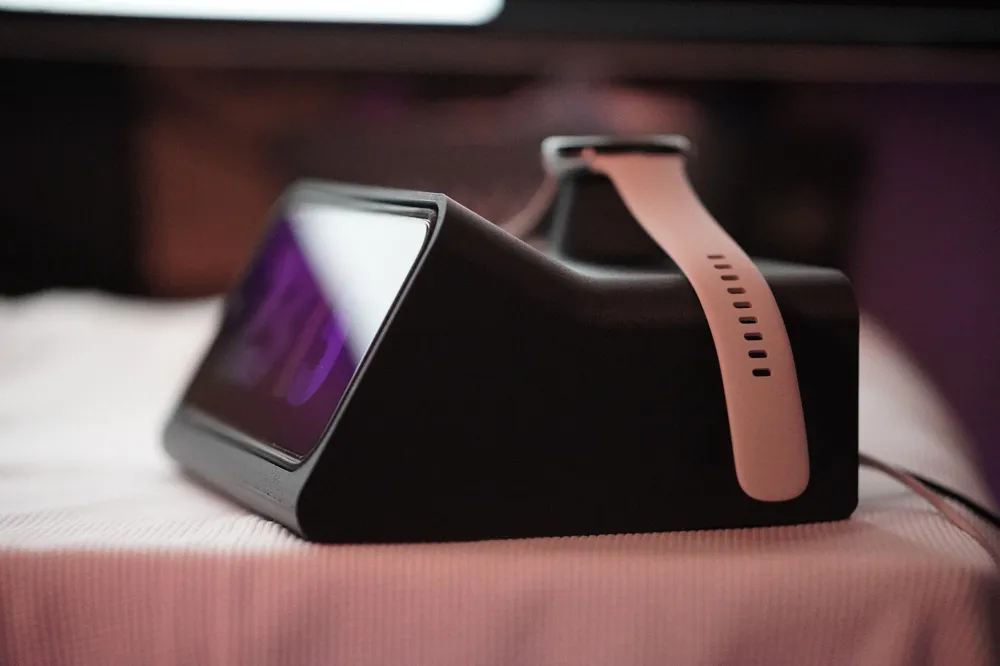 Pixel 9 /Pro / XL/ Fold Stand Dock & Watch charger, photo 3 of 4 - Pixel 9 /Pro / XL/ Fold Stand Dock & Watch charger Household