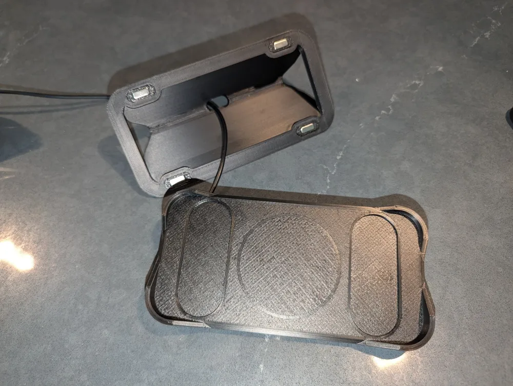Pixel 9 Wireless Qi Charging Pad and Stand, photo 4 of 4 - Pixel 9 Wireless Qi Charging Pad and Stand Mobile & Device Accessories