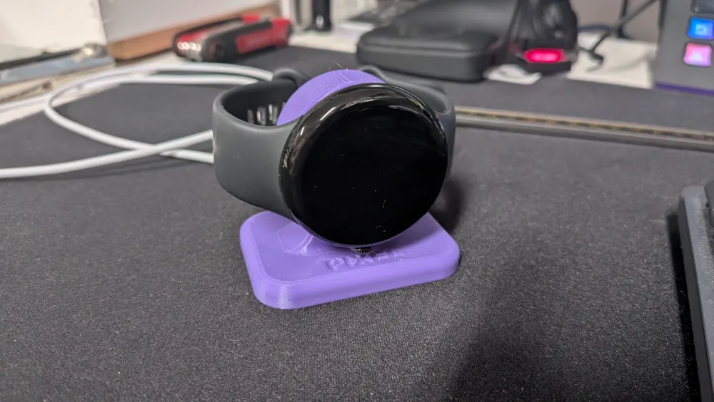 Pixel Watch 3 Stand with removal hole, photo 3 of 4 - Pixel Watch 3 Stand with removal hole Tools