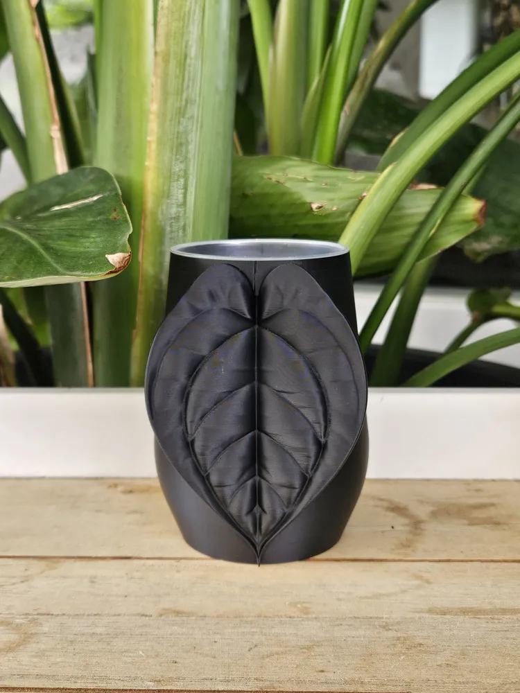 Plant pot with leaf design, photo 2 of 5 - Self-watering Planters, self-watering