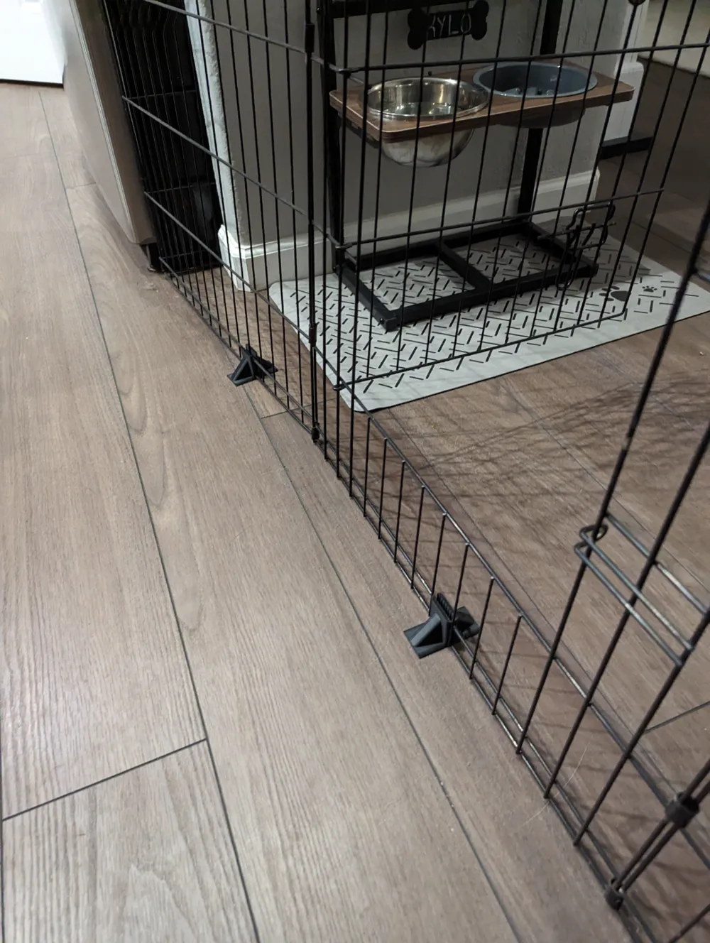 Playpen Stands/Guards - Anti-Scratch, photo 3 of 4 - Bird Toys, Perches & Swings, floor