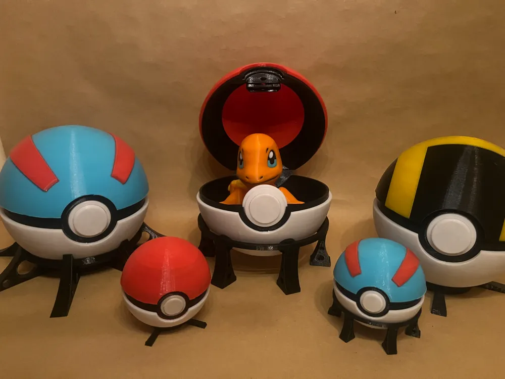 Pokemon Pokeball figurine, closed with a latch