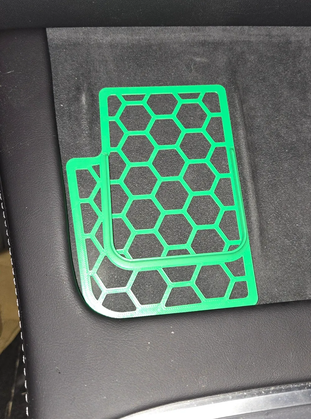 Qi Charge guide for Tesla Model 3/Y for Z Flip 6, photo 4 of 4 - Qi Charge guide for Tesla Model 3/Y for Z Flip 6 Hobby & DIY