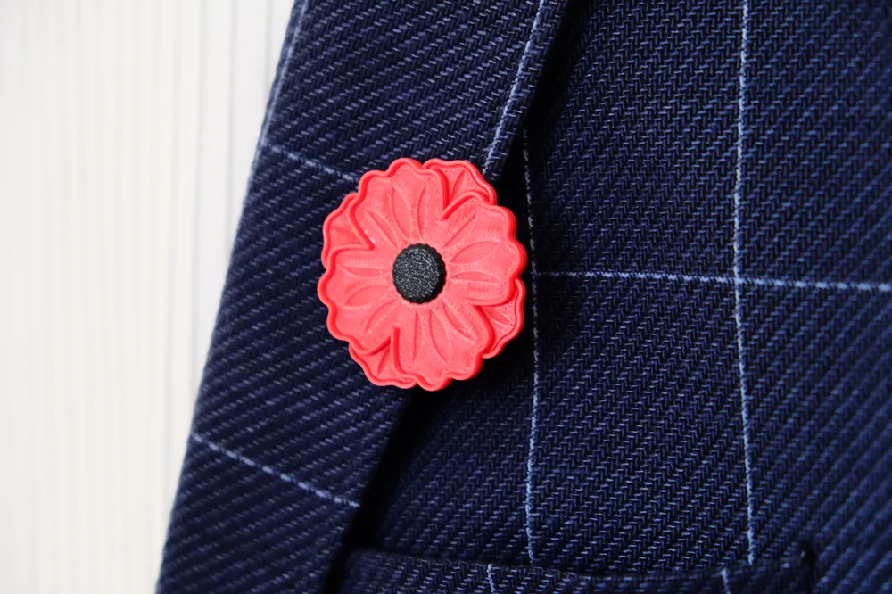 Remembrance Poppy Brooch (Wearable with Clip), photo 3 of 4 - Remembrance Poppy Brooch (Wearable with Clip) Fashion