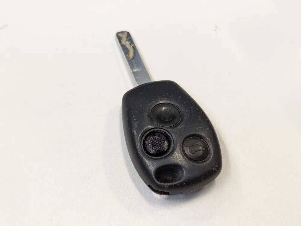 Renault Twingo Car Key Button, photo 2 of 4 - Gear Knobs, Trim & Switches, Car & Vehicle