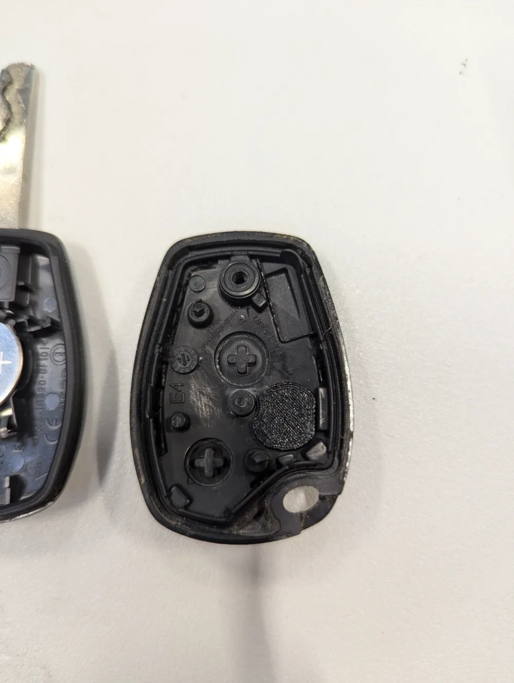 Renault Twingo Car Key Button, photo 4 of 4 - Gear Knobs, Trim & Switches, Car & Vehicle
