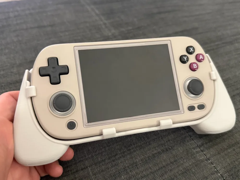 RG40XX H Comfort Grip - Fully Assembled, photo 2 of 4 - RG40XX H Comfort Grip - Fully Assembled Toys & Games
