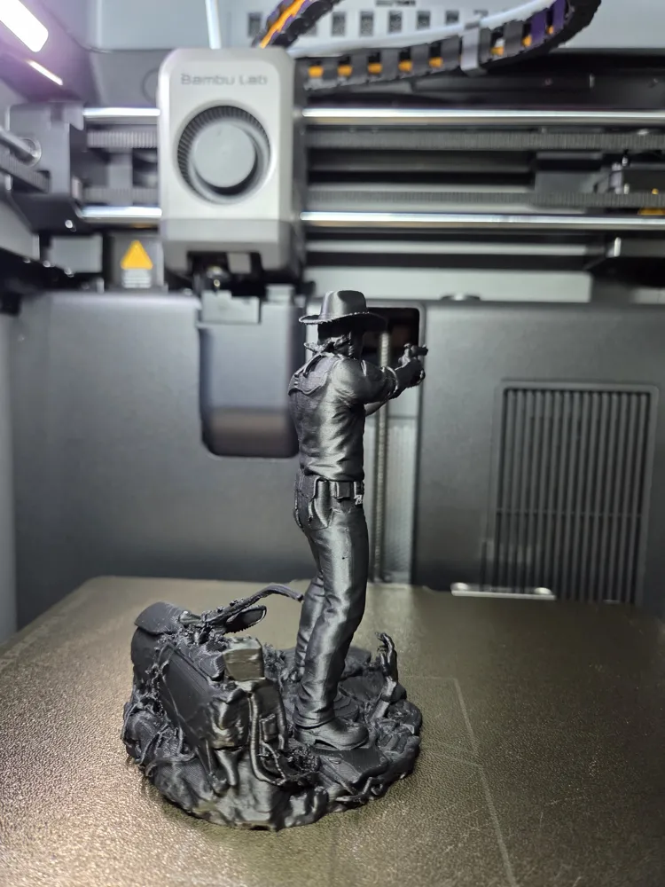 Rick Grimes Sheriff Zombie Apocalypse Statue, photo 4 of 4 - Rick Grimes Sheriff Zombie Apocalypse Statue Art