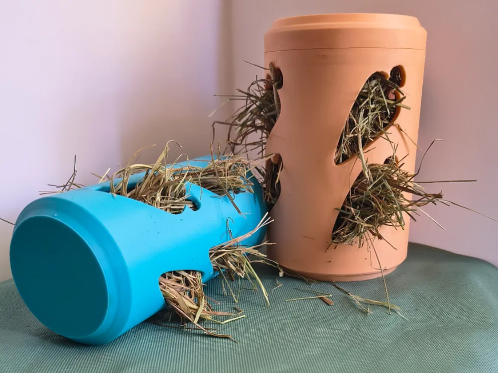 Rollable Hay Feeder Toy for Rabbits & Guinea Pigs