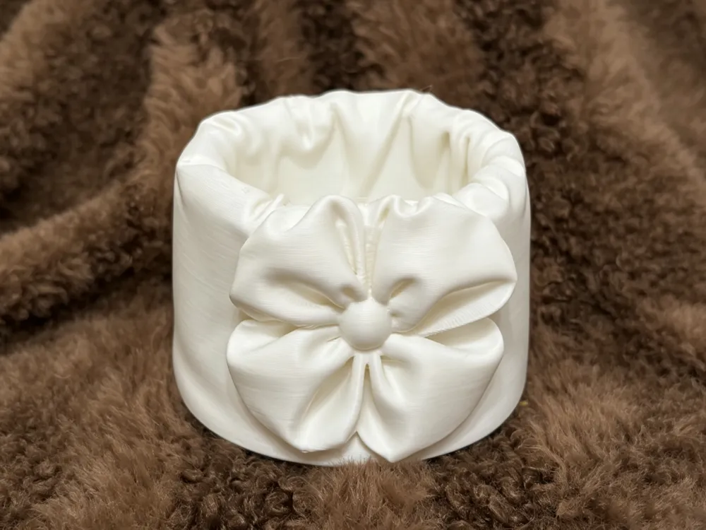 Pleated Flower Pen Holder, photo 4 of 4 - Pleated Flower Pen Holder Desk & Office