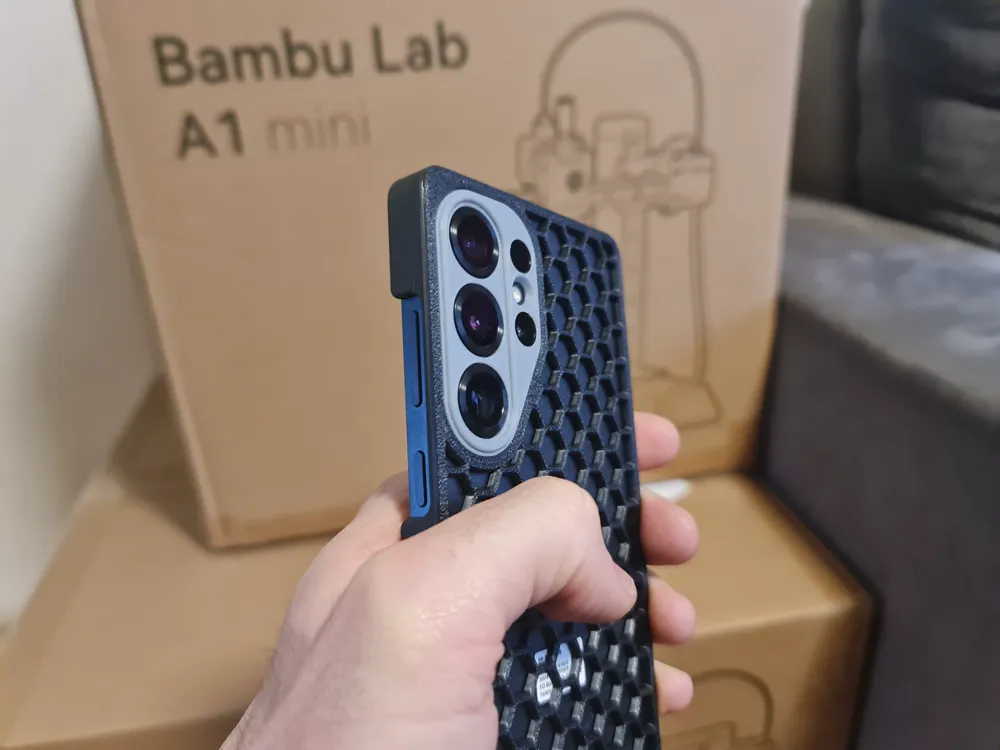 S25 Ultra HEX Honeycomb case cover, photo 3 of 4 - S25 Ultra HEX Honeycomb case cover Mobile & Device Accessories