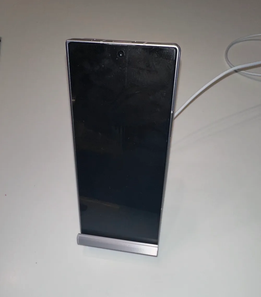 Samsung fold 6 wireless charging stand, photo 3 of 4 - Samsung fold 6 wireless charging stand Tools