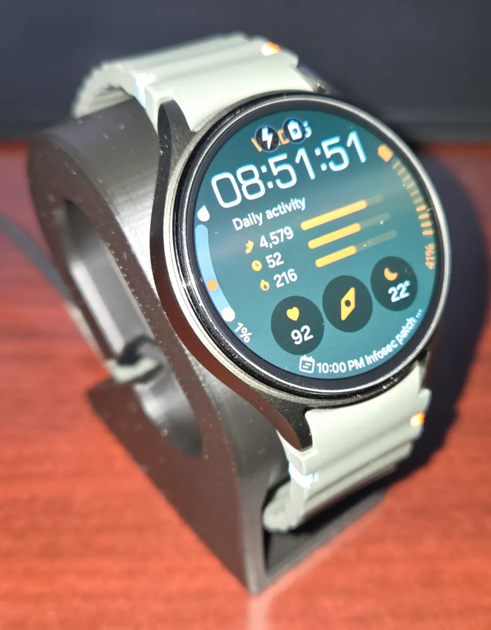 Samsung Galaxy Watch 7 Charging Stand, photo 4 of 4 - Samsung Galaxy Watch 7 Charging Stand Fashion