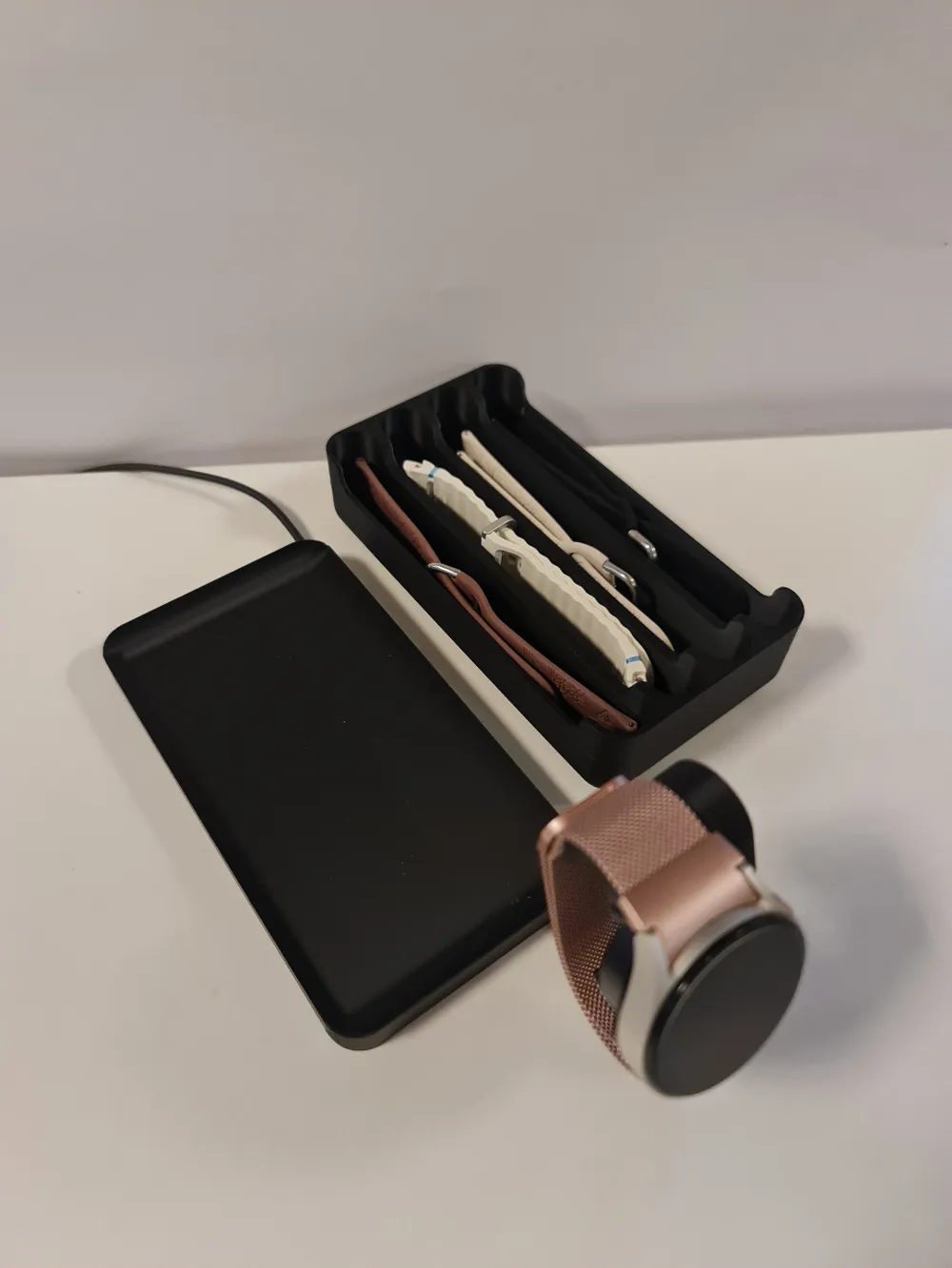 Samsung Galaxy Watch Charger & Band Organizer, photo 2 of 4 - Samsung Galaxy Watch Charger & Band Organizer Tools