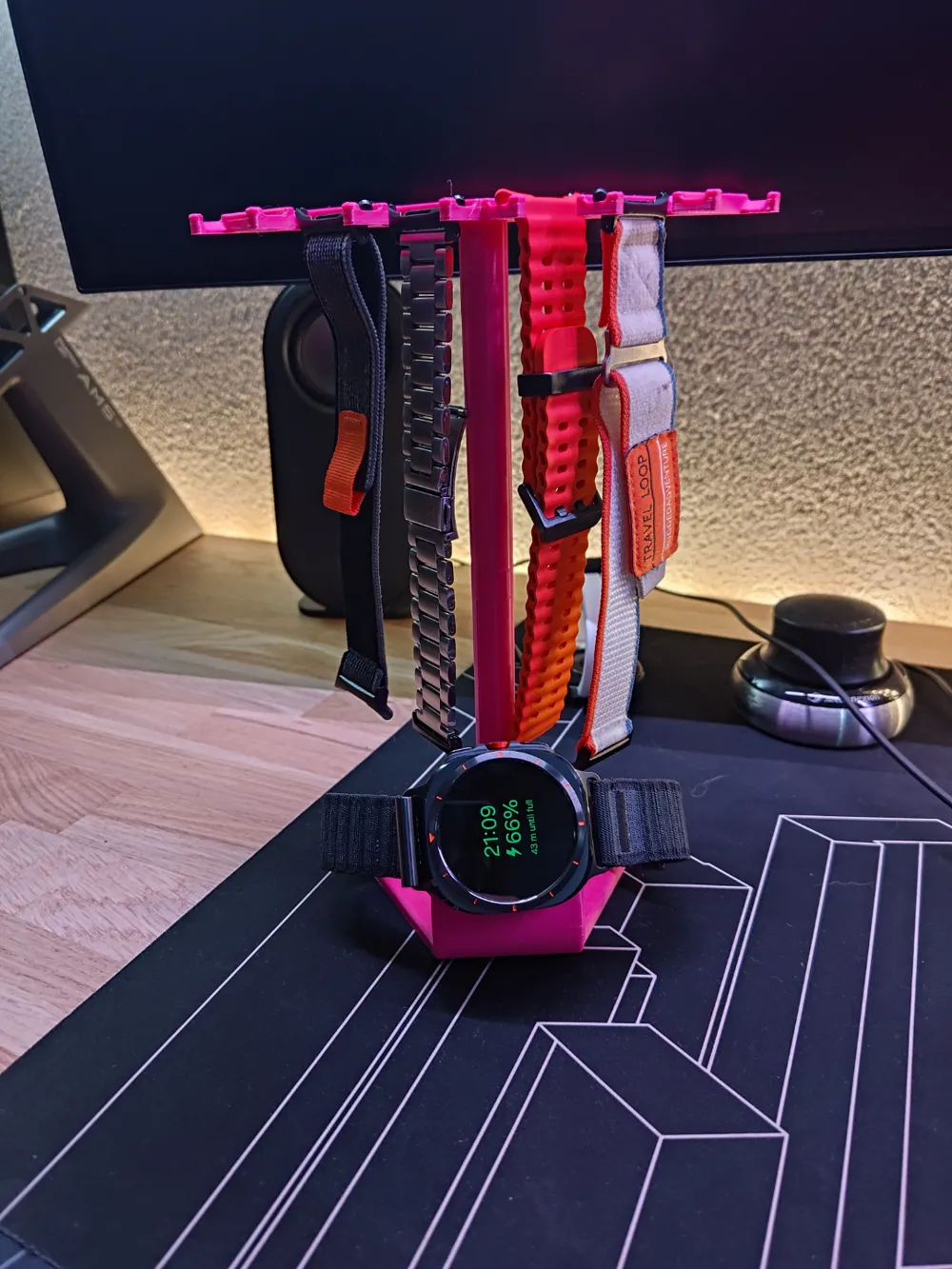 Samsung Galaxy Watch Ultra Charger + Band Rack, photo 3 of 4 - Samsung Galaxy Watch Ultra Charger + Band Rack Household
