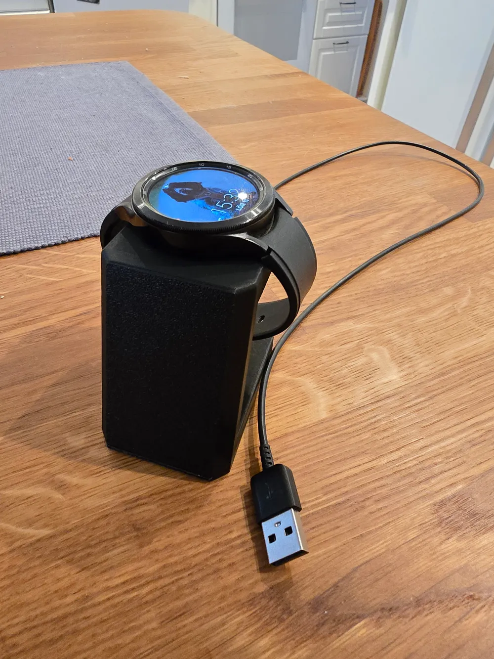 Samsung Galaxy Watch4 Charging Dock, photo 4 of 4 - Samsung Galaxy Watch4 Charging Dock Hobby & DIY
