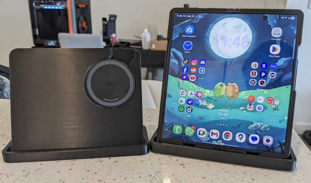 Samsung Galaxy Z Fold 7/8 Ultra Charging Dock, photo 3 of 4 - Samsung Galaxy Z Fold 7/8 Ultra Charging Dock Mobile & Device Accessories