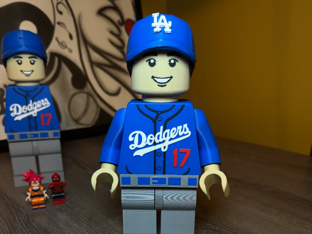 Shohei Ohtani LA Dodgers Jumbo 8 1/4" tall, photo 4 of 4 - Shohei Ohtani LA Dodgers Jumbo 8 1/4" tall Toys & Games