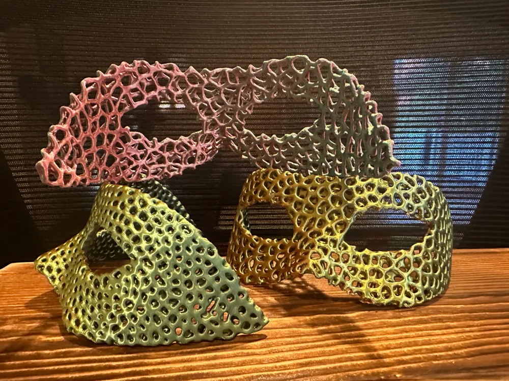 Simple Venetian Voronoi Mask, photo 3 of 4 - Simple Venetian Voronoi Mask Props & Cosplay